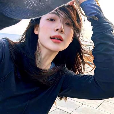 隔楼女孩：我们之间的层距